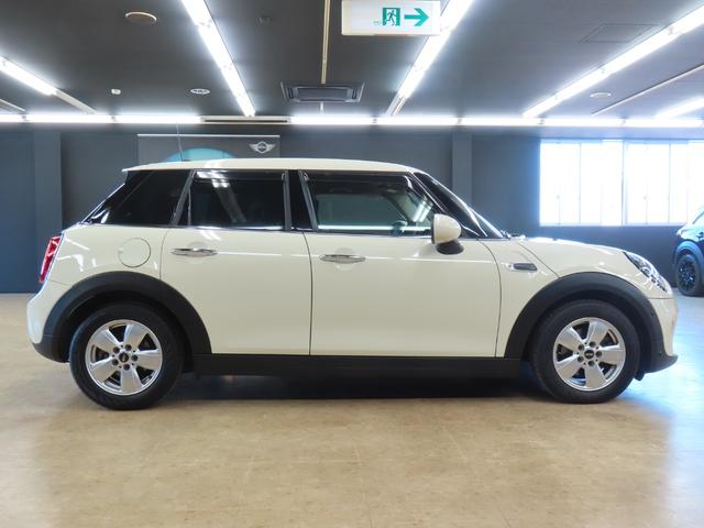 ＭＩＮＩ クーパーＤ　認定中古車／５ＤＯＯＲ／ペッパーホワイト／禁煙車／衝突軽減ブレーキ／純正ナビゲーション／純正バックカメラ／ＥＴＣ付／ＬＥＤヘッドライト／フォグランプ／コンフォートアクセス／ＡＵＴＯライト（59枚目）