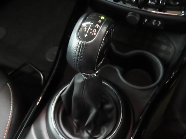 ＭＩＮＩ クーパー　クラブマン　認定中古車／クラブマン／メルティングシルバー／禁煙車／純正ナビゲーション／純正バックカメラ／ＥＴＣ付／ＬＥＤヘッドライト／コンフォートアクセス／フォグランプ／ＡＵＴＯライト／ＡＵＴＯワイパー（12枚目）