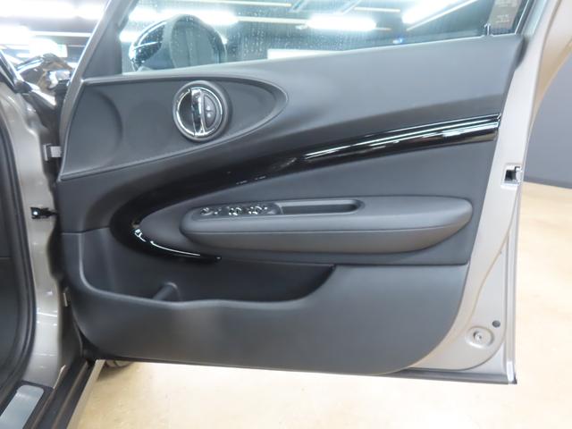 ＭＩＮＩ クーパー　クラブマン　認定中古車／クラブマン／メルティングシルバー／禁煙車／純正ナビゲーション／純正バックカメラ／ＥＴＣ付／ＬＥＤヘッドライト／コンフォートアクセス／フォグランプ／ＡＵＴＯライト／ＡＵＴＯワイパー（47枚目）