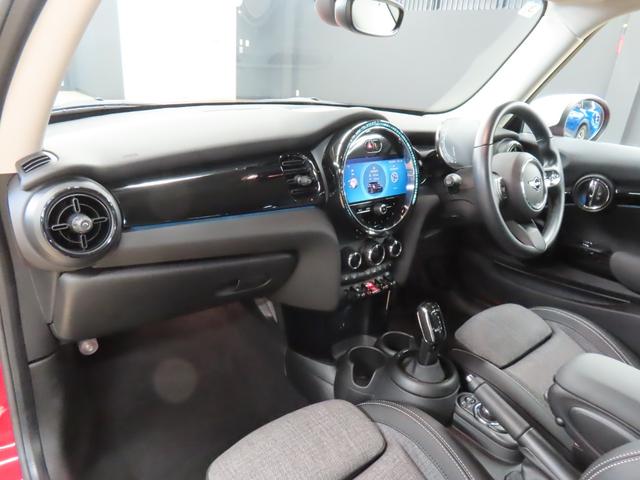 ＭＩＮＩ クーパー　クラシック・トリム　認定中古車／３ＤＯＯＲ／チリレッド／禁煙車／衝突軽減ブレーキ／純正ナビゲーション／純正バックカメラ／ＥＴＣ付／ＬＥＤヘッドライト／ＡＵＴＯライト／コンフォートアクセス／シートヒーター／オットマン（44枚目）