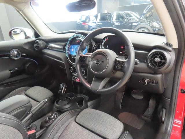 ＭＩＮＩ クーパー　クラシック・トリム　認定中古車／３ＤＯＯＲ／チリレッド／禁煙車／衝突軽減ブレーキ／純正ナビゲーション／純正バックカメラ／ＥＴＣ付／ＬＥＤヘッドライト／ＡＵＴＯライト／コンフォートアクセス／シートヒーター／オットマン（45枚目）