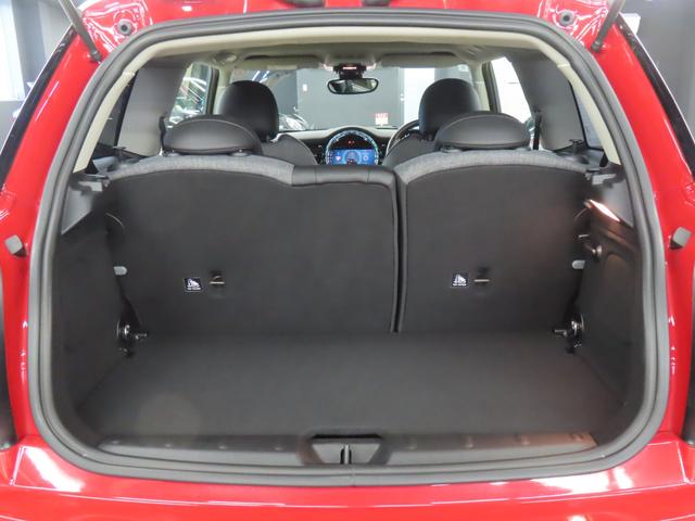 ＭＩＮＩ クーパー　クラシック・トリム　認定中古車／３ＤＯＯＲ／チリレッド／禁煙車／衝突軽減ブレーキ／純正ナビゲーション／純正バックカメラ／ＥＴＣ付／ＬＥＤヘッドライト／ＡＵＴＯライト／コンフォートアクセス／シートヒーター／オットマン（49枚目）