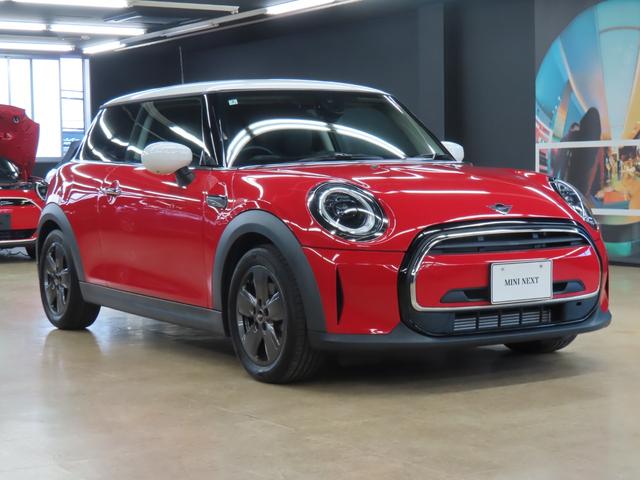 ＭＩＮＩ クーパー　クラシック・トリム　認定中古車／３ＤＯＯＲ／チリレッド／禁煙車／衝突軽減ブレーキ／純正ナビゲーション／純正バックカメラ／ＥＴＣ付／ＬＥＤヘッドライト／ＡＵＴＯライト／コンフォートアクセス／シートヒーター／オットマン（55枚目）