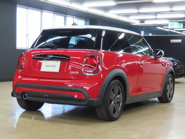 ＭＩＮＩ クーパー　クラシック・トリム　認定中古車／３ＤＯＯＲ／チリレッド／禁煙車／衝突軽減ブレーキ／純正ナビゲーション／純正バックカメラ／ＥＴＣ付／ＬＥＤヘッドライト／ＡＵＴＯライト／コンフォートアクセス／シートヒーター／オットマン（57枚目）