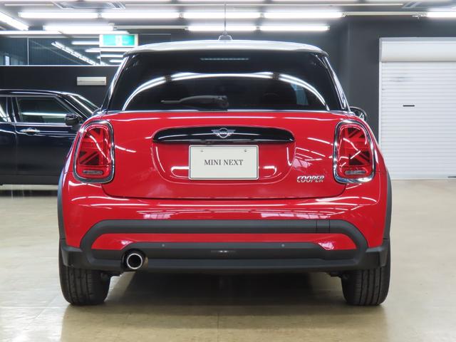 ＭＩＮＩ クーパー　クラシック・トリム　認定中古車／３ＤＯＯＲ／チリレッド／禁煙車／衝突軽減ブレーキ／純正ナビゲーション／純正バックカメラ／ＥＴＣ付／ＬＥＤヘッドライト／ＡＵＴＯライト／コンフォートアクセス／シートヒーター／オットマン（58枚目）