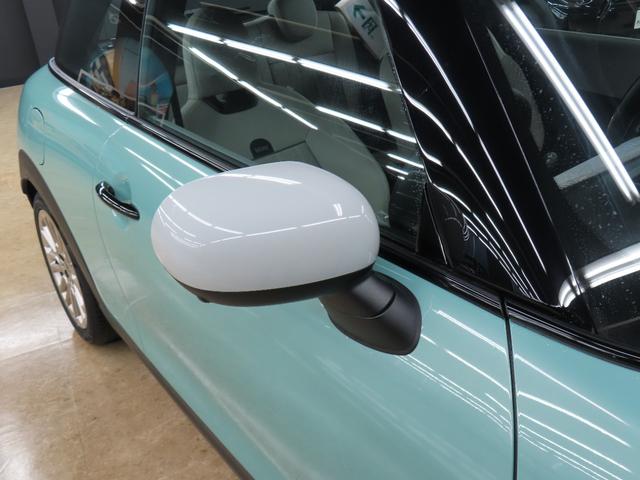 �T�C�h�~���[�F������Ƃ����f�U�C���ł��B