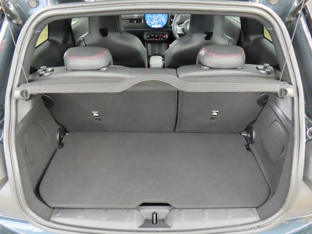 �g�����N���[���ł��B�g�m�J�o�[���t���Ă���̂Œ��̉ו��������Ȃ��Ȃ�܂��B���l�⃉�Q�b�W�X�y�[�X�ɍ��킹�đ��ʂȃA�����W���\�ł��B