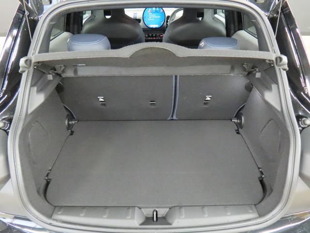 �g�����N���[���ł��B�g�m�J�o�[���t���Ă���̂Œ��̉ו��������Ȃ��Ȃ�܂��B���l�⃉�Q�b�W�X�y�[�X�ɍ��킹�đ��ʂȃA�����W���\�ł��B