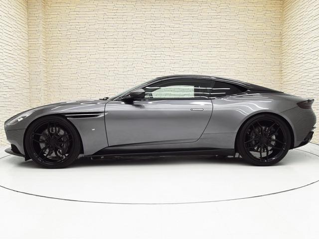 ＤＢ１１ ローンチエディション　世界１０００台限定　ネクサスキルティング　レザーカラーコンテンポラリーオブシディアンブラック　コントラストステッチスパイシーレッド　ＢａｎｇアンドＯｌｆｓｅｎサウンド　ボディパックブラック　シートＨ（6枚目）