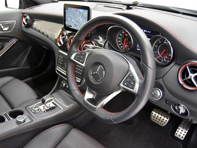 ＧＬＡクラス ＧＬＡ４５　４マチック　レーダーセーフティＰＫＧ　ＡＭＧ１９ｉｎ５ツインスポークＡＷ　パノラマＳＲ　ブラックレザーシート　シートＨ　パワーテールゲート　ＡＭＧレッドキャリパー　ＡＭＧスタイリングＰＫＧ（11枚目）