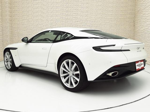 ＤＢ１１ ベースグレード　ＯＰ２４４　モーニングフロストホワイト　トリムインレイタモアシュオープンポア　レザーカラーコンテンポラリー　ツートンレザーインテリアビターチョコレート／クリームトリュフ　ベンチレーター　シートＨ（2枚目）