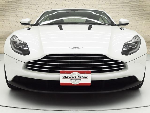 ＤＢ１１ ベースグレード　ＯＰ２４４　モーニングフロストホワイト　トリムインレイタモアシュオープンポア　レザーカラーコンテンポラリー　ツートンレザーインテリアビターチョコレート／クリームトリュフ　ベンチレーター　シートＨ（7枚目）