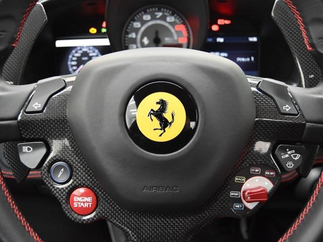 ４５８スペチアーレ ベースグレード　ＯＰ３３０　Ｆ１　レーシングストライプ　フロントサスペンションリフター　カーボンファイバーエンジンカバー　アダプティブフロントライティングシステム　カーボンファイバードライバーゾーンＬＥＤ付（16枚目）