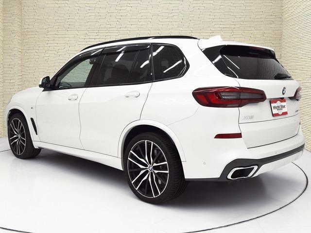 Ｘ５ ｘＤｒｉｖｅ　３５ｄ　Ｍスポーツ　エアサス　ＯＰ１３１　ドライビングダイナミクスＰＫＧ　２２ｉｎＡＷ　パノラマガラスＳＲ　プラスＰＫＧ　ハーマンカードンサウンド　ブラックヴァーネスカレザーシート　フロントリップスポイラー（2枚目）