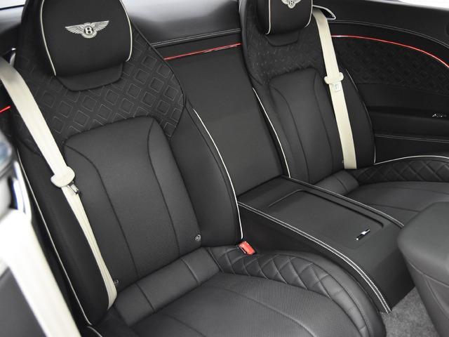 コンチネンタル ＧＴ　Ｖ８　アズール　ＯＰ５２３　スタイリングスペックカーボン　ＮａｉｍｆｏｒＢｅｎｔｌｅｙオーディオ　ブラックラインスペック　シングルフィニッシュハイグロスカーボンファイバー　マリナードライビングスペック　２２ｉｎＡＷ（15枚目）