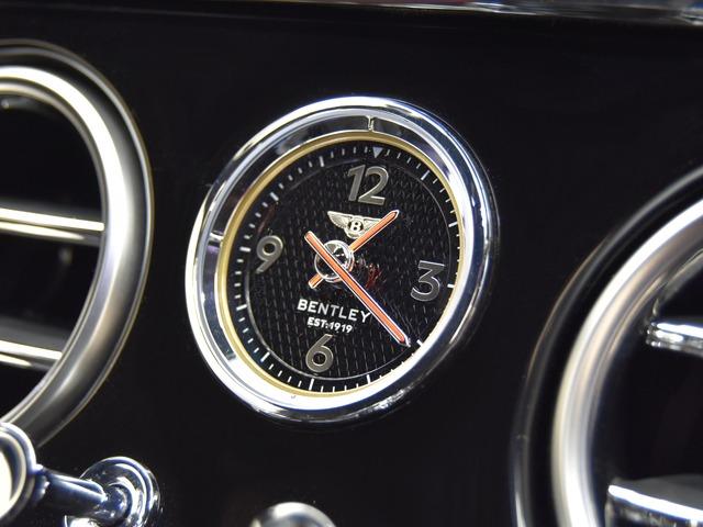 コンチネンタル ＧＴ　Ｖ８　アズール　ＯＰ５２３　スタイリングスペックカーボン　ＮａｉｍｆｏｒＢｅｎｔｌｅｙオーディオ　ブラックラインスペック　シングルフィニッシュハイグロスカーボンファイバー　マリナードライビングスペック　２２ｉｎＡＷ（23枚目）