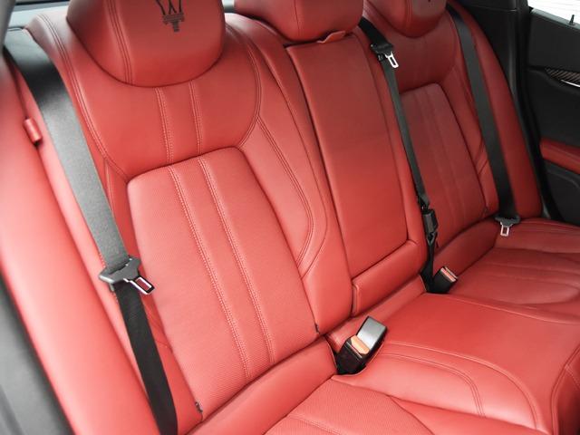 ギブリ グランスポーツ OP137 21inAW ドリルドナチュラルレザーロッソ 電動SR カーボンインテリアトリム Fベンチレーター ツーリングPKG 前後シートH スポーツステアリングホイールカーボンインサート ACC(14枚目)