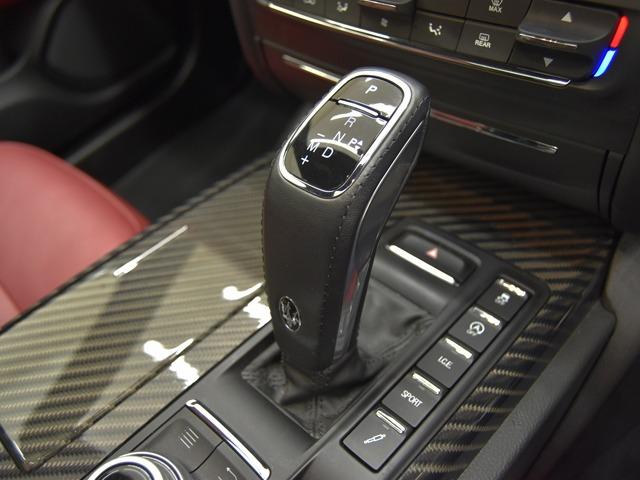 ギブリ グランスポーツ OP137 21inAW ドリルドナチュラルレザーロッソ 電動SR カーボンインテリアトリム Fベンチレーター ツーリングPKG 前後シートH スポーツステアリングホイールカーボンインサート ACC(15枚目)