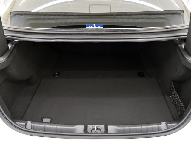 ギブリ グランスポーツ OP137 21inAW ドリルドナチュラルレザーロッソ 電動SR カーボンインテリアトリム Fベンチレーター ツーリングPKG 前後シートH スポーツステアリングホイールカーボンインサート ACC(19枚目)