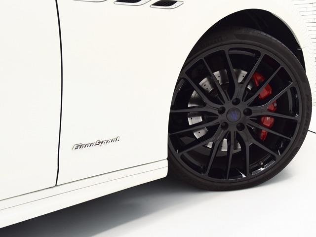 ギブリ グランスポーツ OP137 21inAW ドリルドナチュラルレザーロッソ 電動SR カーボンインテリアトリム Fベンチレーター ツーリングPKG 前後シートH スポーツステアリングホイールカーボンインサート ACC(20枚目)