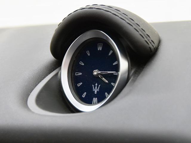 ギブリ グランスポーツ OP137 21inAW ドリルドナチュラルレザーロッソ 電動SR カーボンインテリアトリム Fベンチレーター ツーリングPKG 前後シートH スポーツステアリングホイールカーボンインサート ACC(21枚目)