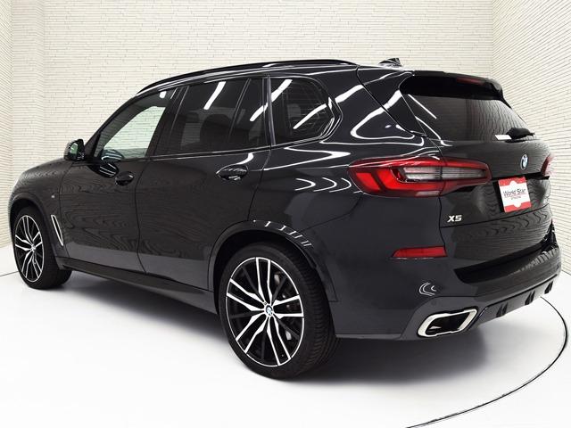 Ｘ５ Ｍ５０ｉ　ＯＰ１３０　コンフォートＰＫＧ　２２ｉｎＡＷ　パノラマＳＲ　プラスＰＫＧ　ハーマンカードン　茶革　Ｆベンチレーター　前後シートＨ　メモリー付パワーシート　ドライビングアシストプロフェッショナル　ＡＣＣ（2枚目）