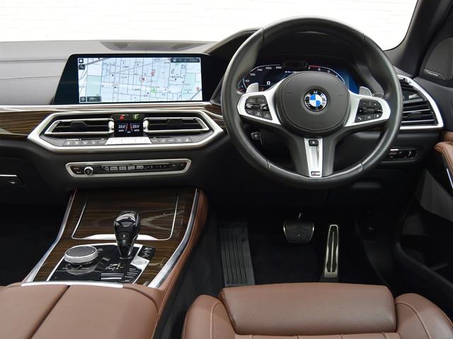 Ｘ５ Ｍ５０ｉ　ＯＰ１３０　コンフォートＰＫＧ　２２ｉｎＡＷ　パノラマＳＲ　プラスＰＫＧ　ハーマンカードン　茶革　Ｆベンチレーター　前後シートＨ　メモリー付パワーシート　ドライビングアシストプロフェッショナル　ＡＣＣ（9枚目）