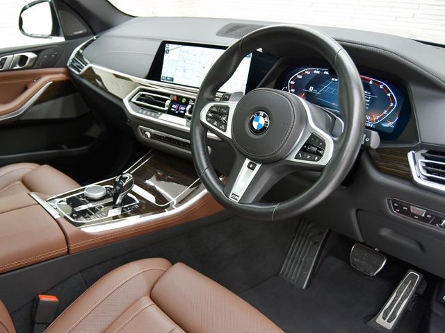 Ｘ５ Ｍ５０ｉ　ＯＰ１３０　コンフォートＰＫＧ　２２ｉｎＡＷ　パノラマＳＲ　プラスＰＫＧ　ハーマンカードン　茶革　Ｆベンチレーター　前後シートＨ　メモリー付パワーシート　ドライビングアシストプロフェッショナル　ＡＣＣ（11枚目）