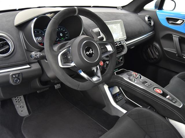 Ａ１１０ サン　レモ　７３　世界限定２００台　サンレモ７３専用デカール　カーボンルーフ　ＬＥＤヘッドライト　サベルト製バケットシート　前後Ｐセンサー＆Ｂカメラ　１８ｉｎＡＷ　アップルカープレイ　グレーステッチインテリア　禁煙（31枚目）