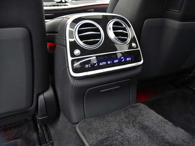 Ｓクラス Ｓ５６０　４マチックロング　スポーツリミテッド　特別仕様車　パノラマＳＲ　ＡＭＧ２０ｉｎＡＷ　黒革　前後シートＨ＆ベンチレーター　ブルメスター　３６０°カメラ　レーダーセーフティＰＫＧ　ＡＭＧスタイリングＰＫＧ　エアバランスＰＫＧ　ヘッドアップＤ（17枚目）