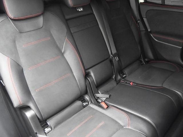 ＧＬＢ ＧＬＢ２００ｄ　ＡＭＧライン　ＡＭＧ１９ｉｎＡＷ　ブラックハーフレザー　３６０°カメラ　ＦシートＨ　レーダーセーフティＰＫＧ　パワーテールゲート　メモリー付パワーシート　純正ナビＴＶ　ＡＭＧスタイリングＰＫＧ　ＡＣＣ　禁煙（13枚目）