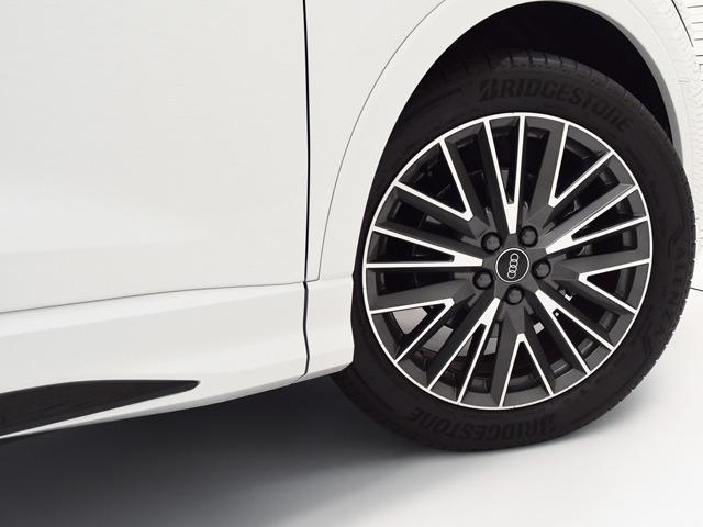 Ｑ３ ３５ＴＦＳＩ　Ｓライン　パノラマＳＲ　コンビニエンス＆アシスタンスＰＫＧ　ブラックアウディリング＆ブラックスタイリングＰＫＧ　プラスＰＫＧ　黒革　Ｆ１９Ｒ２０ｉｎＡＷ　ＬＥＤヘッドライト　ＭＭＩナビ　バーチャルコックピット（20枚目）
