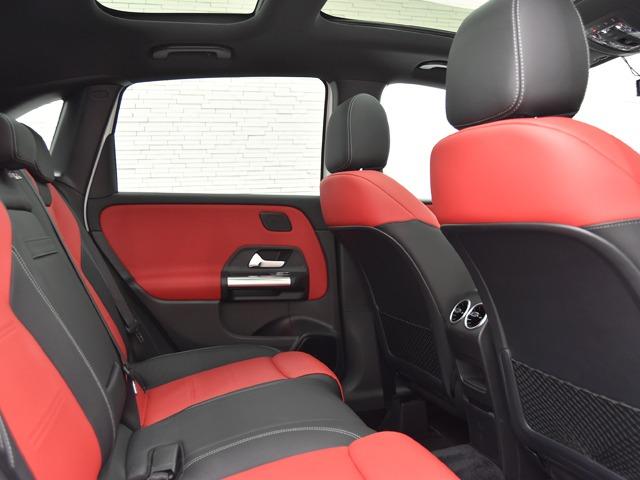 Ｂクラス Ｂ１８０　ＡＭＧレザーエクスクルーシブパッケージ　ＯＰ１０９　パノラマＳＲ　アドバンスドＰＫＧ　ナビゲーションＰＫＧ　ＦシートＨ　赤黒革　３６０°カメラ　メモリー付パワーシート　パワートランク　ＡＭＧ１８ｉｎＡＷ　ＡＭＧスタイリングＰＫＧ　ＡＣＣ（12枚目）