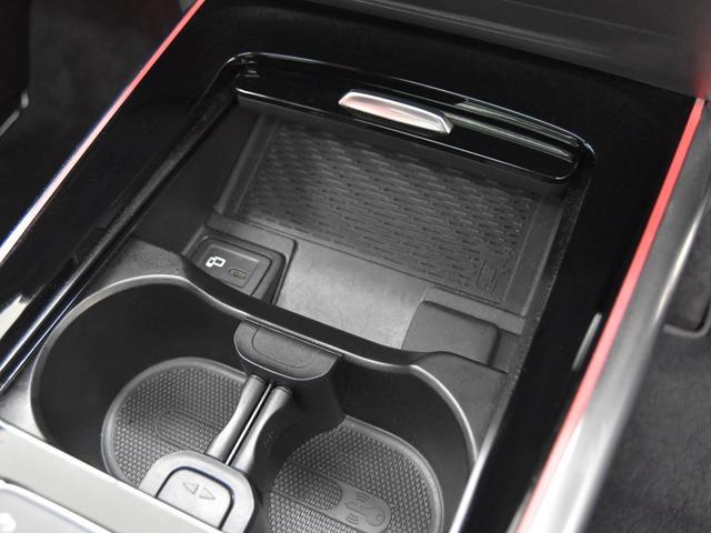 Ｂクラス Ｂ１８０　ＡＭＧレザーエクスクルーシブパッケージ　ＯＰ１０９　パノラマＳＲ　アドバンスドＰＫＧ　ナビゲーションＰＫＧ　ＦシートＨ　赤黒革　３６０°カメラ　メモリー付パワーシート　パワートランク　ＡＭＧ１８ｉｎＡＷ　ＡＭＧスタイリングＰＫＧ　ＡＣＣ（17枚目）