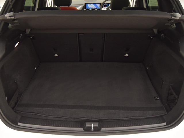 Ｂクラス Ｂ１８０　ＡＭＧレザーエクスクルーシブパッケージ　ＯＰ１０９　パノラマＳＲ　アドバンスドＰＫＧ　ナビゲーションＰＫＧ　ＦシートＨ　赤黒革　３６０°カメラ　メモリー付パワーシート　パワートランク　ＡＭＧ１８ｉｎＡＷ　ＡＭＧスタイリングＰＫＧ　ＡＣＣ（19枚目）