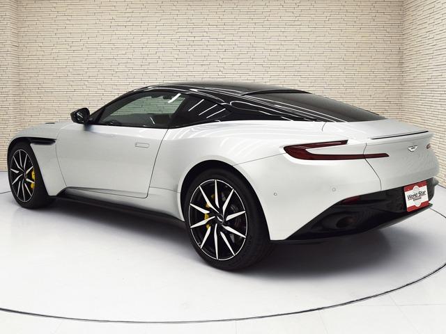 ＤＢ１１ ローンチエディション　ＯＰ２３５　エクステリアフィニッシャーパックダーク　ネクサスキルティング　コンテンポラリーレザーカラーダークナイト　ベンチレーター　トリムインレイチョップドカーボン　２０ｉｎＡＷ　タッチパッド　禁煙（2枚目）