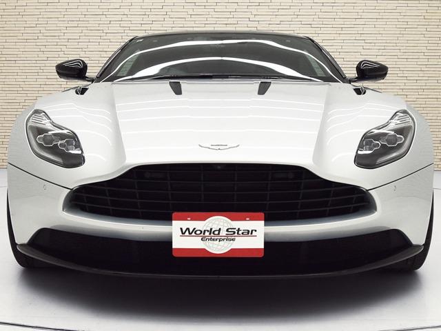 ＤＢ１１ ローンチエディション　ＯＰ２３５　エクステリアフィニッシャーパックダーク　ネクサスキルティング　コンテンポラリーレザーカラーダークナイト　ベンチレーター　トリムインレイチョップドカーボン　２０ｉｎＡＷ　タッチパッド　禁煙（7枚目）