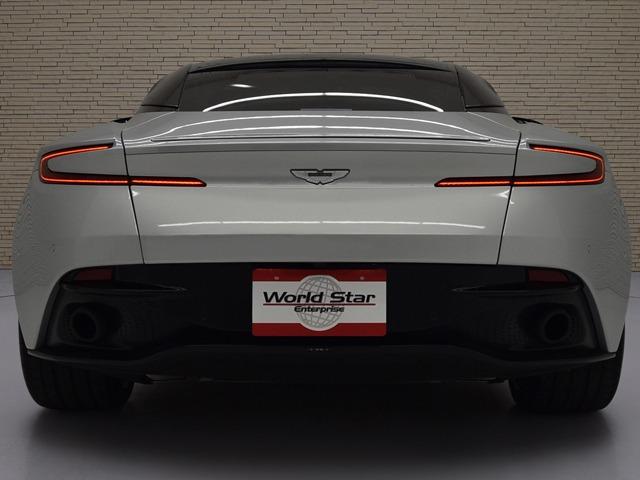 ＤＢ１１ ローンチエディション　ＯＰ２３５　エクステリアフィニッシャーパックダーク　ネクサスキルティング　コンテンポラリーレザーカラーダークナイト　ベンチレーター　トリムインレイチョップドカーボン　２０ｉｎＡＷ　タッチパッド　禁煙（8枚目）