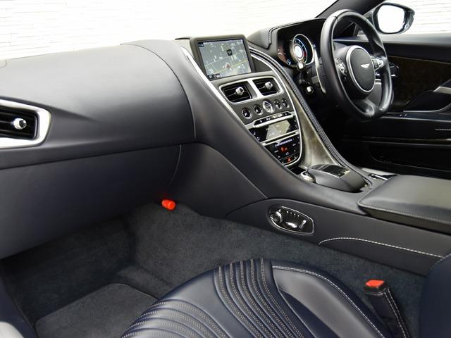 ＤＢ１１ ローンチエディション　ＯＰ２３５　エクステリアフィニッシャーパックダーク　ネクサスキルティング　コンテンポラリーレザーカラーダークナイト　ベンチレーター　トリムインレイチョップドカーボン　２０ｉｎＡＷ　タッチパッド　禁煙（10枚目）