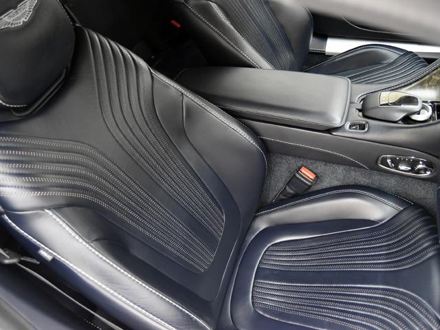 ＤＢ１１ ローンチエディション　ＯＰ２３５　エクステリアフィニッシャーパックダーク　ネクサスキルティング　コンテンポラリーレザーカラーダークナイト　ベンチレーター　トリムインレイチョップドカーボン　２０ｉｎＡＷ　タッチパッド　禁煙（11枚目）