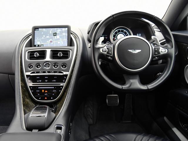 ＤＢ１１ ローンチエディション　ＯＰ２３５　エクステリアフィニッシャーパックダーク　ネクサスキルティング　コンテンポラリーレザーカラーダークナイト　ベンチレーター　トリムインレイチョップドカーボン　２０ｉｎＡＷ　タッチパッド　禁煙（12枚目）