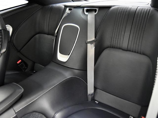 ＤＢ１１ ローンチエディション　ＯＰ２３５　エクステリアフィニッシャーパックダーク　ネクサスキルティング　コンテンポラリーレザーカラーダークナイト　ベンチレーター　トリムインレイチョップドカーボン　２０ｉｎＡＷ　タッチパッド　禁煙（13枚目）