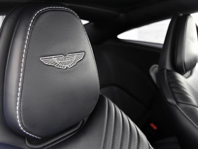 ＤＢ１１ ローンチエディション　ＯＰ２３５　エクステリアフィニッシャーパックダーク　ネクサスキルティング　コンテンポラリーレザーカラーダークナイト　ベンチレーター　トリムインレイチョップドカーボン　２０ｉｎＡＷ　タッチパッド　禁煙（27枚目）