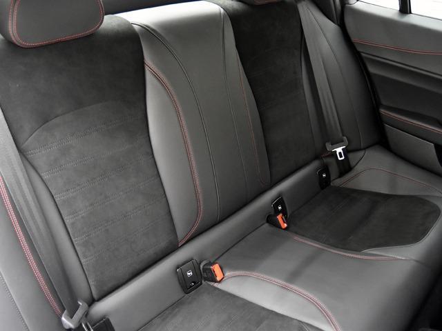 ジュリア クアドリフォリオ　２．９Ｖ　Ｖ６　ビターボ　１９ｉｎＡＷ　カーボンＦスポイラーリップ／サイドスカート／トランクスポイラー　カーボンエンジンフード　ブラックハーフレザー　ＦシートＨ　カーボンパネル　ハーマンカードン　ステアリングＨ　ＡＣＣ（13枚目）