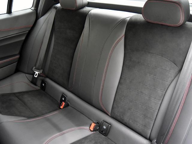 ジュリア クアドリフォリオ　２．９Ｖ　Ｖ６　ビターボ　１９ｉｎＡＷ　カーボンＦスポイラーリップ／サイドスカート／トランクスポイラー　カーボンエンジンフード　ブラックハーフレザー　ＦシートＨ　カーボンパネル　ハーマンカードン　ステアリングＨ　ＡＣＣ（14枚目）