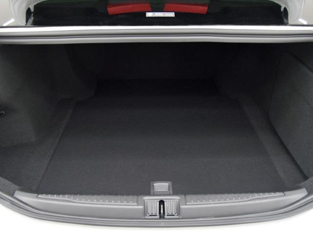 ジュリア クアドリフォリオ　２．９Ｖ　Ｖ６　ビターボ　１９ｉｎＡＷ　カーボンＦスポイラーリップ／サイドスカート／トランクスポイラー　カーボンエンジンフード　ブラックハーフレザー　ＦシートＨ　カーボンパネル　ハーマンカードン　ステアリングＨ　ＡＣＣ（19枚目）