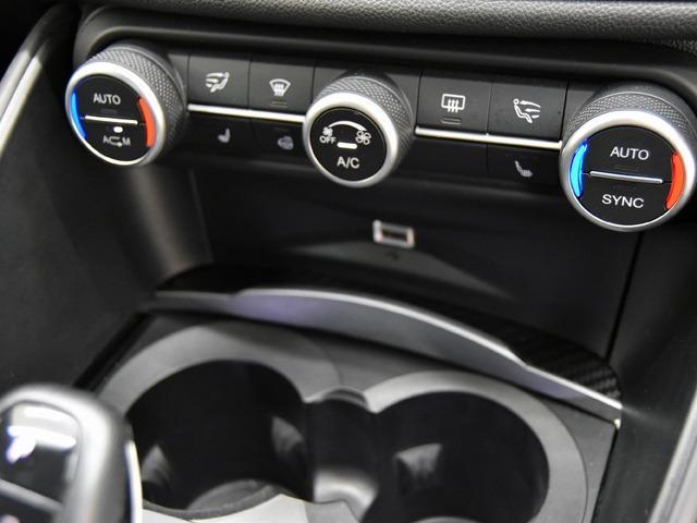 ジュリア クアドリフォリオ　２．９Ｖ　Ｖ６　ビターボ　１９ｉｎＡＷ　カーボンＦスポイラーリップ／サイドスカート／トランクスポイラー　カーボンエンジンフード　ブラックハーフレザー　ＦシートＨ　カーボンパネル　ハーマンカードン　ステアリングＨ　ＡＣＣ（22枚目）