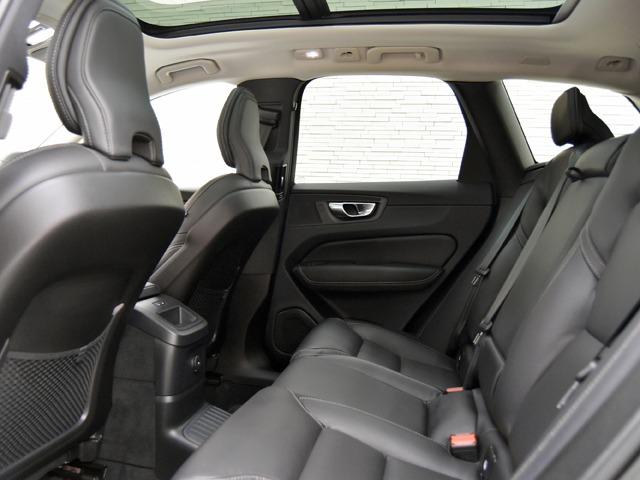 ＸＣ６０ リチャージアルティメトＴ６ＡＷＤプラグインハイブリド　２０２３ｙモデル　２１ｉｎＡＷ　パノラマＳＲ　ＡＣＣ　黒革　前後シートＨ　Ｆベンチレーター　ヘッドアップＤ　ハーマンカードン　３６０°カメラ　エアサス　ブラインドスポット　ＬＥＤヘッドライト　ドラレコ（12枚目）