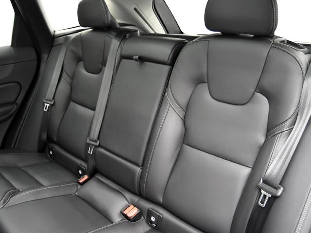 ＸＣ６０ リチャージアルティメトＴ６ＡＷＤプラグインハイブリド　２０２３ｙモデル　２１ｉｎＡＷ　パノラマＳＲ　ＡＣＣ　黒革　前後シートＨ　Ｆベンチレーター　ヘッドアップＤ　ハーマンカードン　３６０°カメラ　エアサス　ブラインドスポット　ＬＥＤヘッドライト　ドラレコ（14枚目）