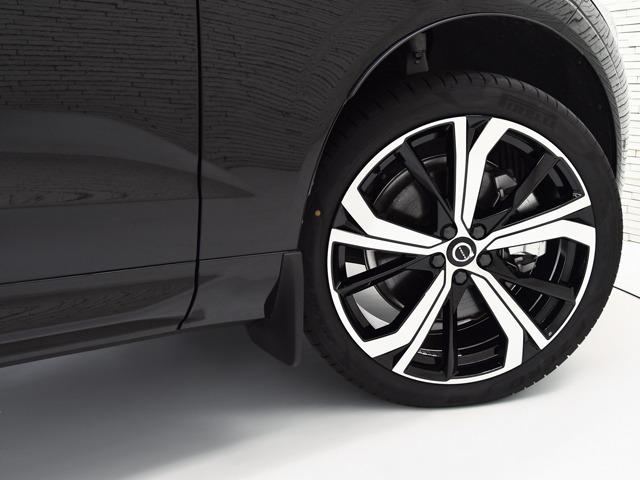 ＸＣ６０ リチャージアルティメトＴ６ＡＷＤプラグインハイブリド　２０２３ｙモデル　２１ｉｎＡＷ　パノラマＳＲ　ＡＣＣ　黒革　前後シートＨ　Ｆベンチレーター　ヘッドアップＤ　ハーマンカードン　３６０°カメラ　エアサス　ブラインドスポット　ＬＥＤヘッドライト　ドラレコ（20枚目）